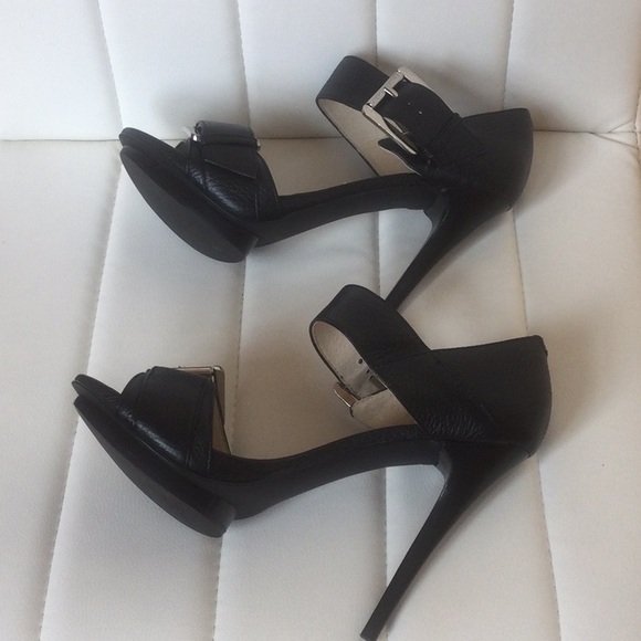 EUC Michael Kors 8M Black Leather Upper Shoes Heels - Picture 4 of 16
